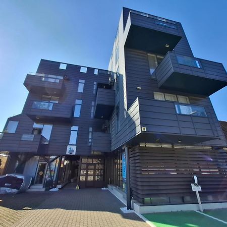 Apartments Steel Residence- Tesla Drive Experience Timişoara Exteriör bild