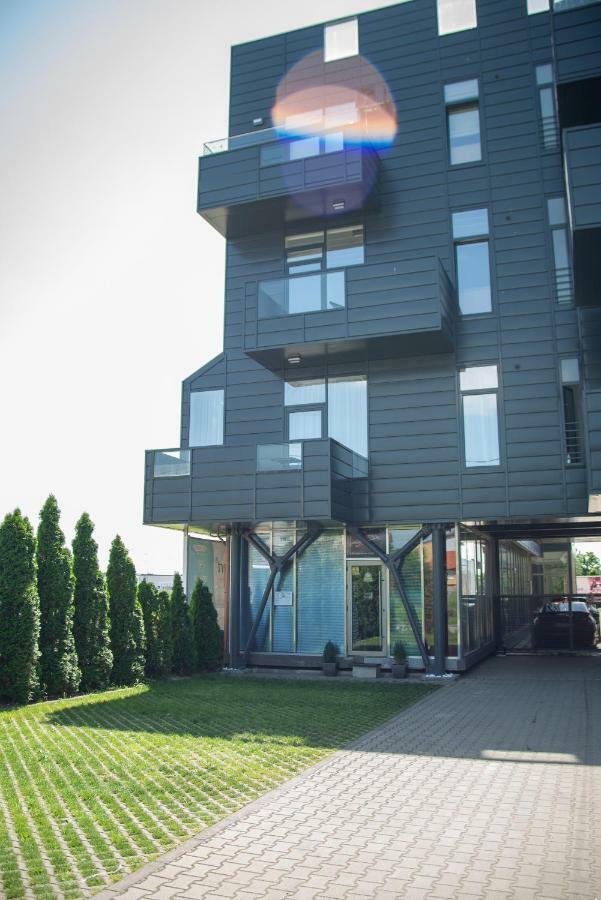 Apartments Steel Residence- Tesla Drive Experience Timişoara Exteriör bild