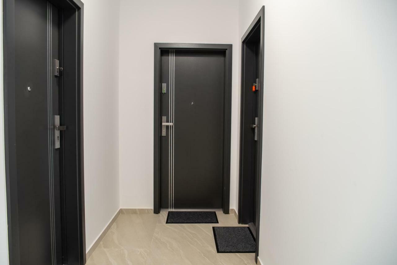 Apartments Steel Residence- Tesla Drive Experience Timişoara Exteriör bild